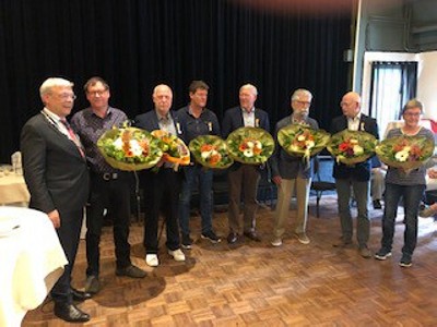 Oud Bedumer Han Meijer (52) te Zuidhorn tot lid benoemd is in de Orde van Oranje-Nassau Oud Bedumer Han Meijer (52) te Zuidhorn tot lid benoemd is in de Orde van Oranje-Nassau